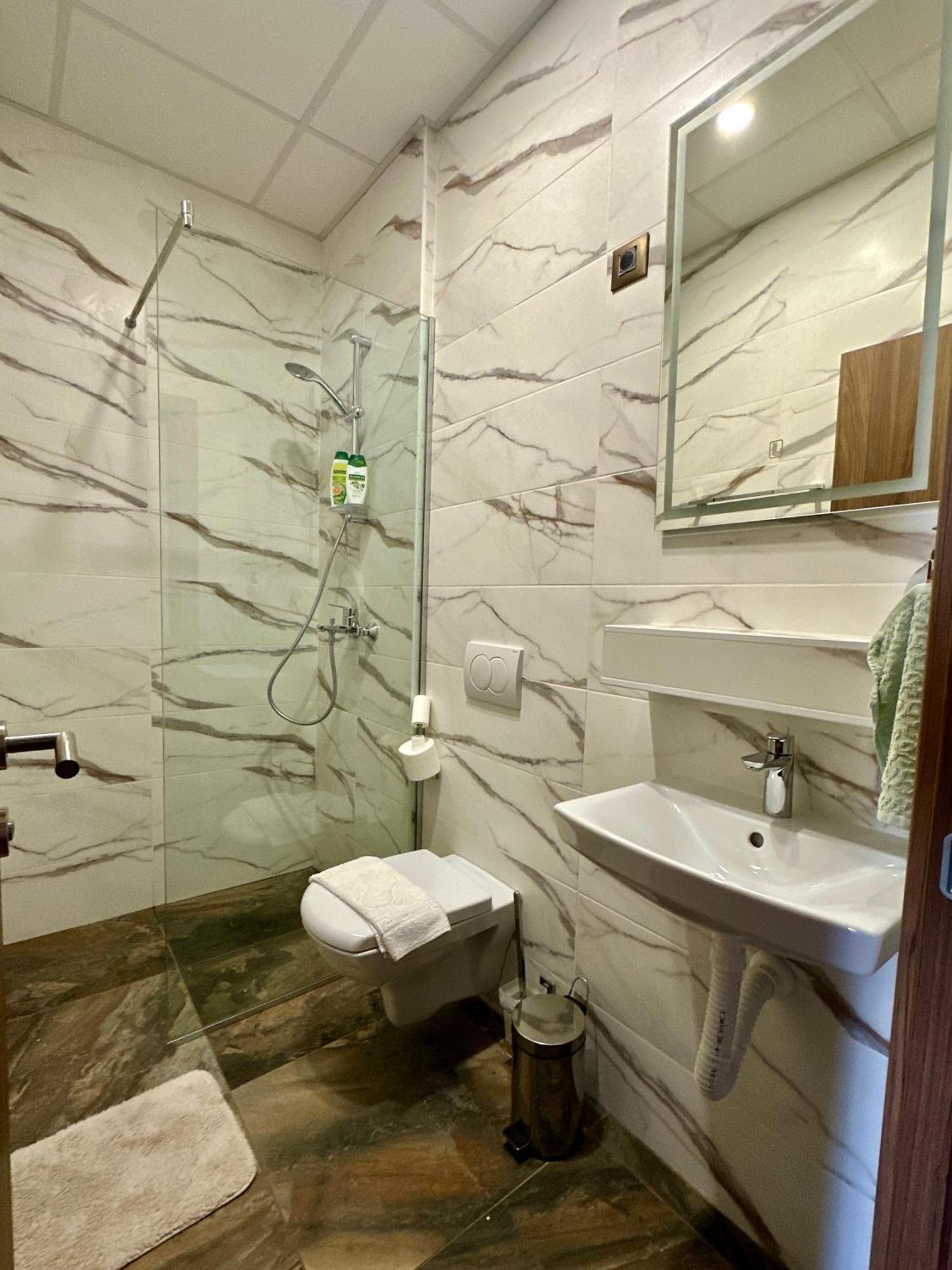 Agape Villa Apartments โนวีซาด ภายนอก รูปภาพ